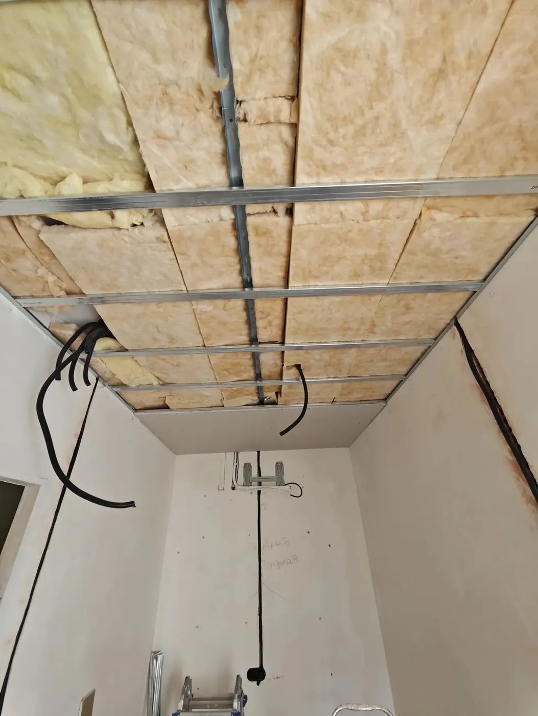 Instalaciones en techo durante la obra